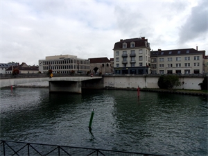 appartement à la location -   77000  MELUN, surface 19 m2 location appartement - APR703110